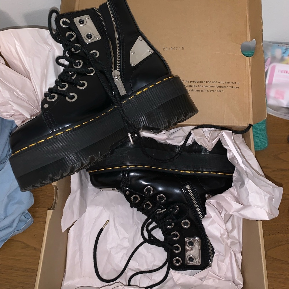 NEW IN BOX DOC MARTENS